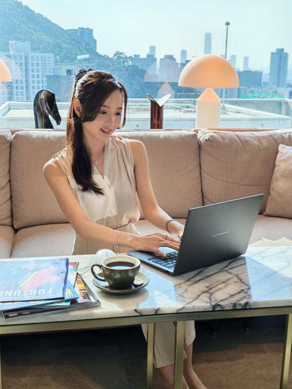 續航力力壓對手！ASUS Zenbook A14 登場 990g 羽量級充一次電用 33 小時【同場加映Zenbook DUO升級版】