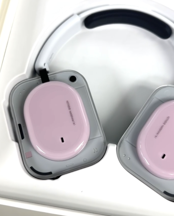 充 1 次電聽足個半月！實測 Nothing Headphone (a)「135 小時」怪物級續航：HK$1,499 玩齊 LDAC 兼抗噪