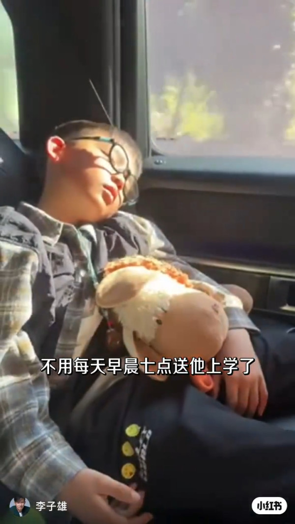 李子雄細20年嬌妻靚樣超搶鏡！美貌撞樣朱茵驚艷網民︰靚過明星