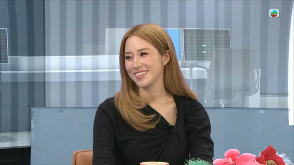 徐子淇激罕露面現身TVB亮相節目！明珠台全英文受訪水準驚艷網民