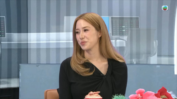 徐子淇激罕露面現身TVB亮相節目！明珠台全英文受訪水準驚艷網民