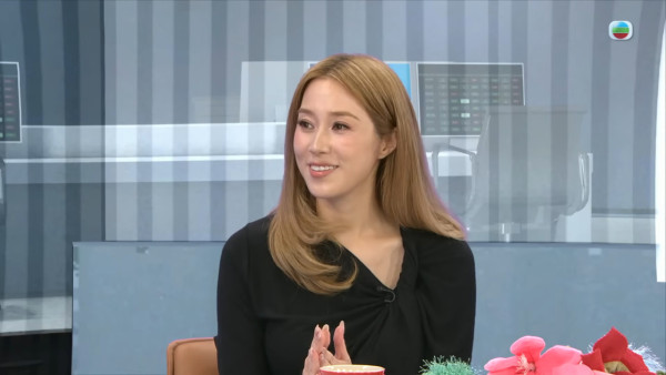 徐子淇激罕露面現身TVB亮相節目！明珠台全英文受訪水準驚艷網民