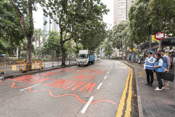 馬路神秘「粉紅標記」有咩用？政府揭防水浸用途：全港得5個試點