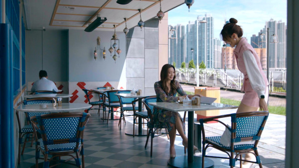 臥底嬌娃｜姚嘉妮47歲極誘惑演出性感床照自拍！電眼長腿保養得宜似少女