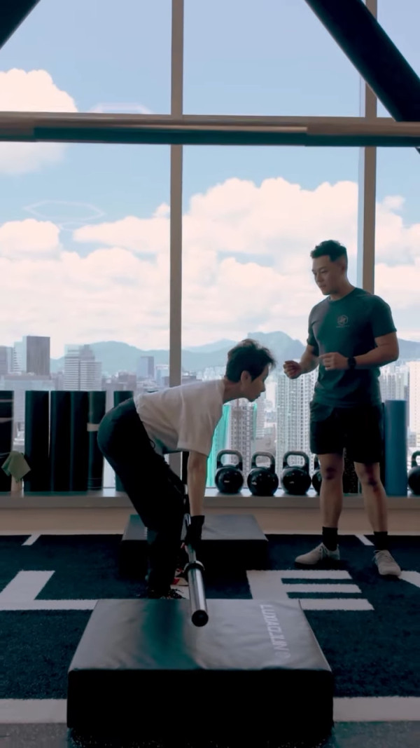 臥底嬌娃｜豬皮關曜儁現實猛料起底係「寵妻狂魔」 身兼三職獲封絕世顧家好男人