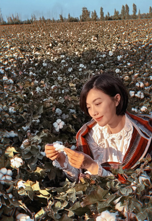 57歲張可頤患病休養半年首度現身 激罕露面曝浮腫狀態引發健康憂慮