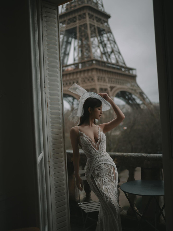 DaDa陳靜透視蕾絲晒34E上圍震撼巴黎！俯拍魔鬼身材變胸壓噴血現場