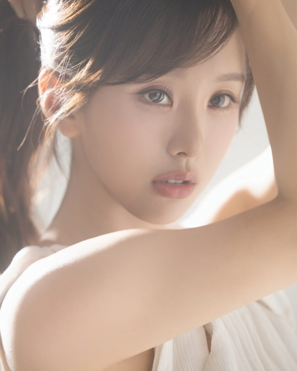 DaDa陳靜透視蕾絲晒34E上圍震撼巴黎！俯拍魔鬼身材變胸壓噴血現場