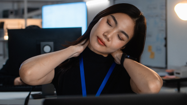 2026薪酬調查|AI衝擊加薪幅度 近4成香港打工仔慘遭凍薪!想加一成人工靠「忠誠」定「跳槽」?