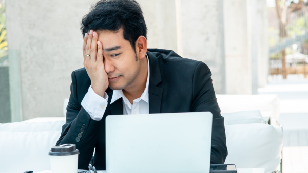 2026薪酬調查|AI衝擊加薪幅度 近4成香港打工仔慘遭凍薪!想加一成人工靠「忠誠」定「跳槽」?