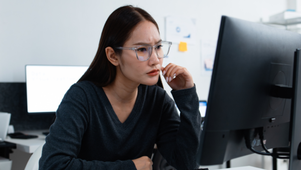 2026薪酬調查|AI衝擊加薪幅度 近4成香港打工仔慘遭凍薪!想加一成人工靠「忠誠」定「跳槽」?