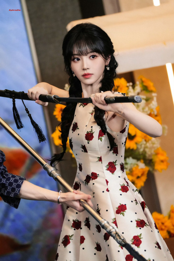 逐玉女主角是誰？田曦薇憑「殺豬女」爆紅！甜妹小花起底  與賴偉明緋聞最轟烈