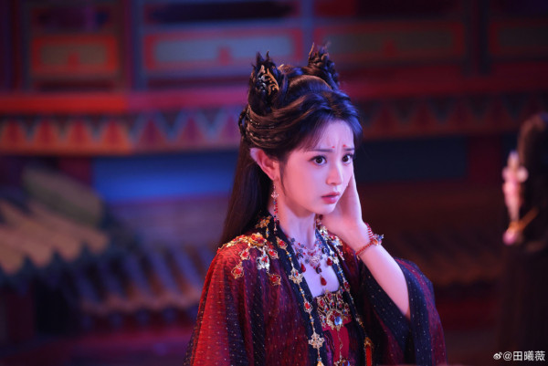 逐玉女主角是誰？田曦薇憑「殺豬女」爆紅！甜妹小花起底  與賴偉明緋聞最轟烈