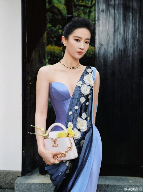 IG洗版必學 AI免費生成寶可夢閃卡 1句指令變身精靈訓練員【Copy&Paste就玩得】