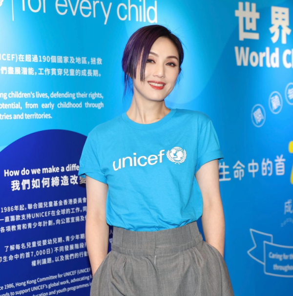 楊千嬅被偷拍即時反應揭最私下人品！一意外舉動表情惹網民討論︰又來了