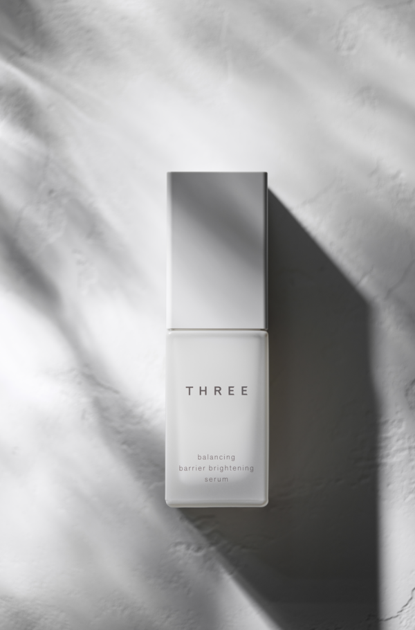 美白精華推薦｜THREE 平衡循環煥白精華