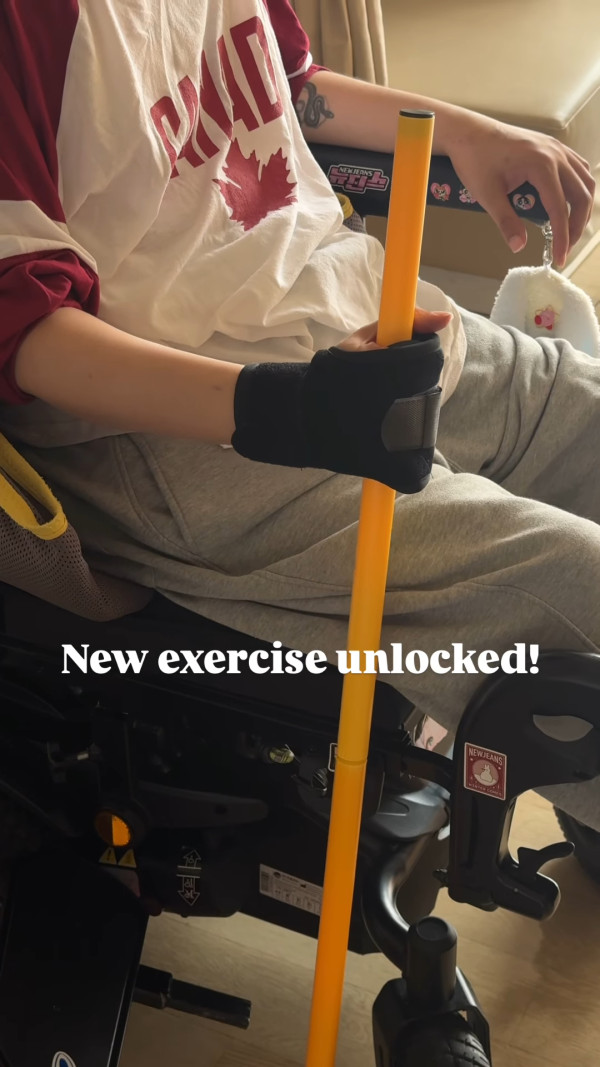 阿Mo最新消息｜阿Mo首度公開自駕電動輪椅影片 苦練11星期靈活進退自如