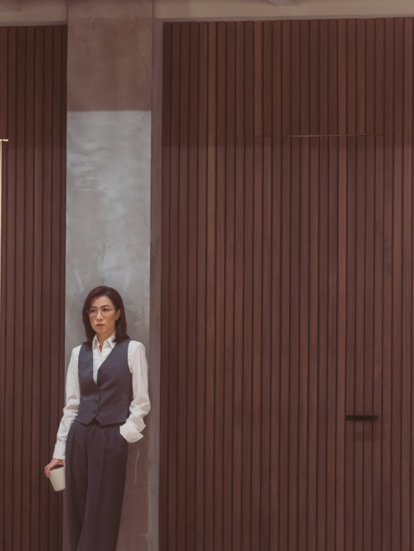 正義女神｜佘詩曼入行近30年首演法官！拍到「自閉」拒溝通 戲裡戲外變寡言