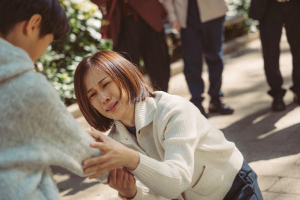 正義女神|文頌嫻刻意減磅暴瘦演活憔悴慈母 爆法庭戲腳軟全靠佘詩曼