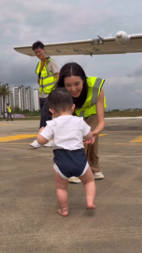麥明詩仔仔1歲生日首曝順產片段極震撼！IG公開餵人奶真實畫面母愛滿瀉