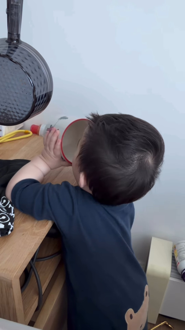 麥明詩仔仔1歲生日首曝順產片段極震撼！IG公開餵人奶真實畫面母愛滿瀉