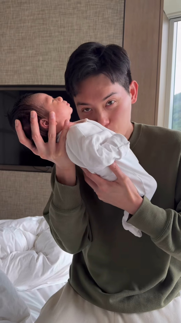 麥明詩仔仔1歲生日首曝順產片段極震撼！IG公開餵人奶真實畫面母愛滿瀉