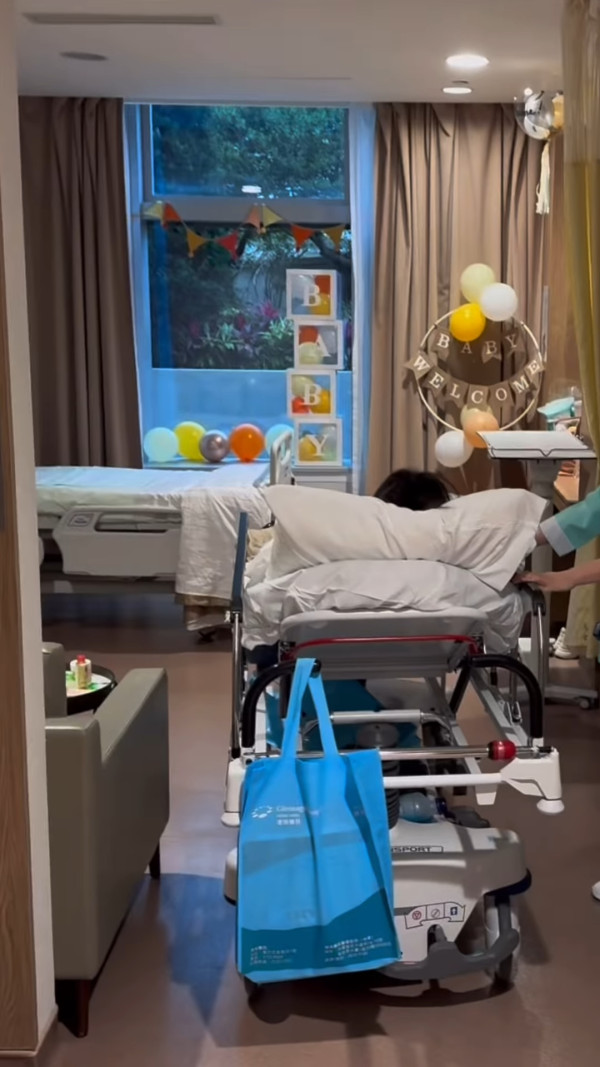 麥明詩仔仔1歲生日首曝順產片段極震撼！IG公開餵人奶真實畫面母愛滿瀉