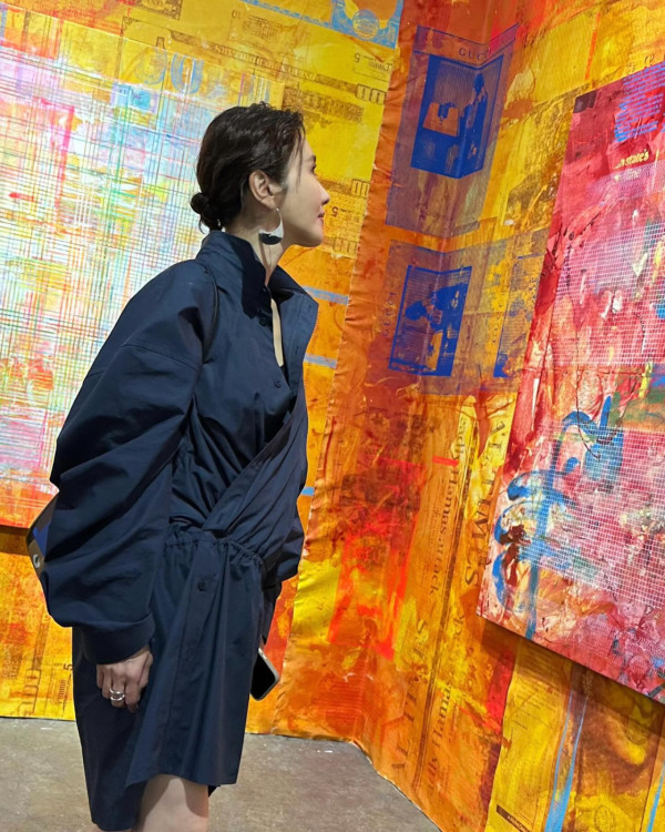 黎姿孖15歲大女激罕齊現身Art Basel！孭13萬愛馬仕罕見款手袋成焦點