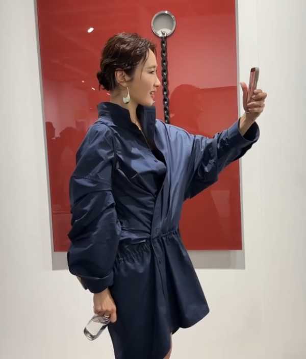 黎姿孖15歲大女激罕齊現身Art Basel！孭13萬愛馬仕罕見款手袋成焦點