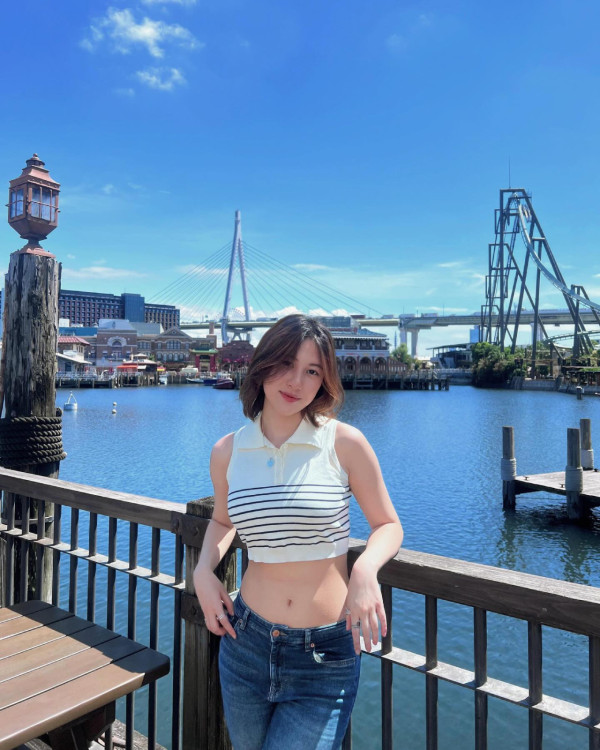 22歲靚女星二代成Art Basel導賞員勁威水  爸爸驚喜探班好驕傲！網民大讚才貌雙全