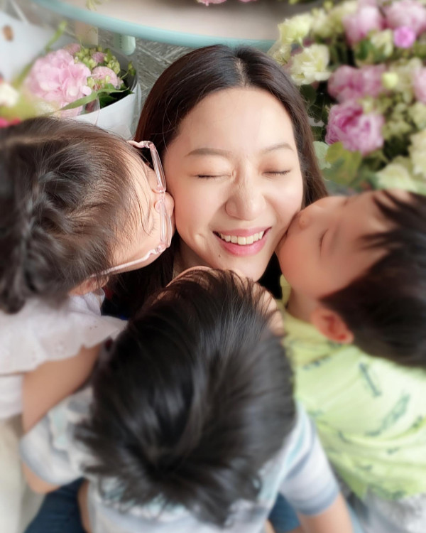 玩具大王新抱汪圓圓低調多年激罕露面！三年抱三40歲防腐級美貌狀態驚人