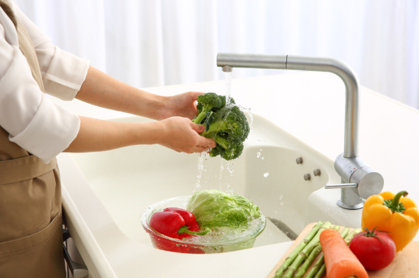 吃鹹菜送粥全身青紫！66歲男急性亞硝酸鹽中毒入ICU 醫生警告：食醃製食品2個習慣最危險