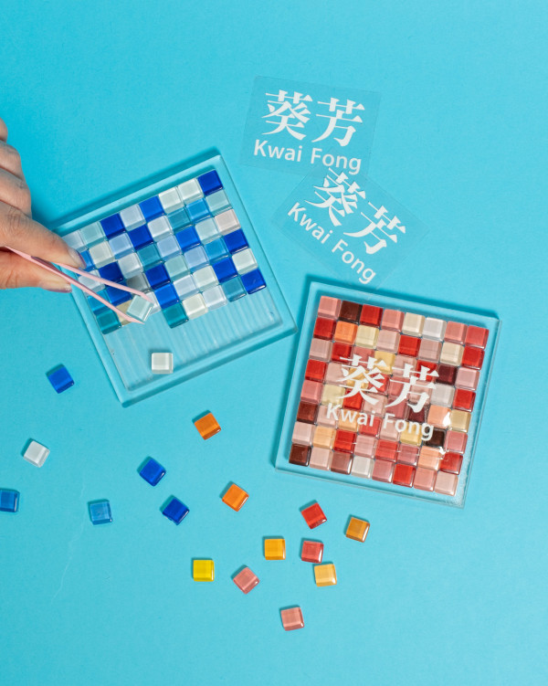 香港鐵路「靚女/大癲」打卡牆登場！$30即玩DIY拼色方格工作坊