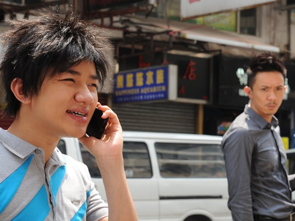 醫院新型手機碰瓷黨！大叔遞電話求打畀老婆 事主揭破綻警告：千萬勿接手