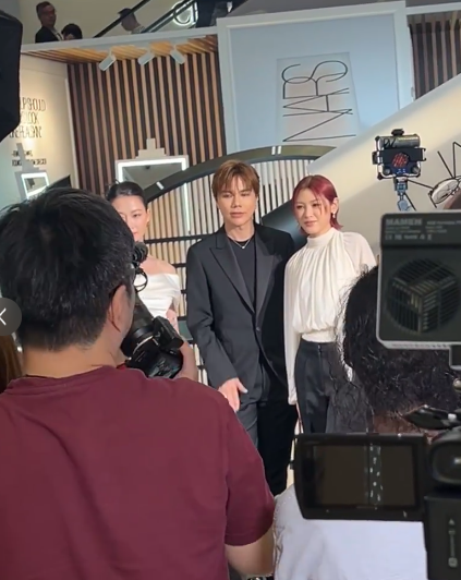 銅鑼灣深夜驚現「神秘凳仔陣」！逾30空凳霸街 揭通宵排隊真相：全為等...