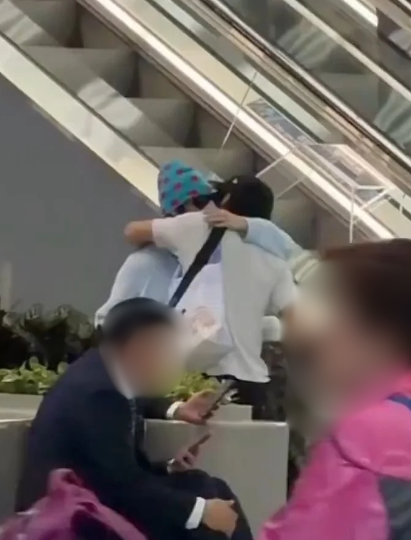 張栢芝機場苦等大仔影片瘋傳！一舉動盡顯母子真實關係︰辛苦係值得