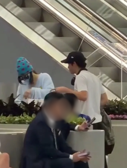 張栢芝機場苦等大仔影片瘋傳！一舉動盡顯母子真實關係︰辛苦係值得