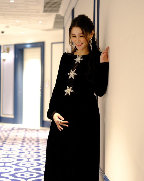 45歲唐詩詠黃翠如全素顏同框！同齡真實狀態曝明顯落差 呢一位唔化妝係咁樣