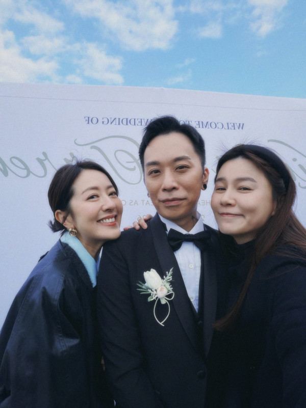 45歲唐詩詠黃翠如全素顏同框！同齡真實狀態曝明顯落差 呢一位唔化妝係咁樣