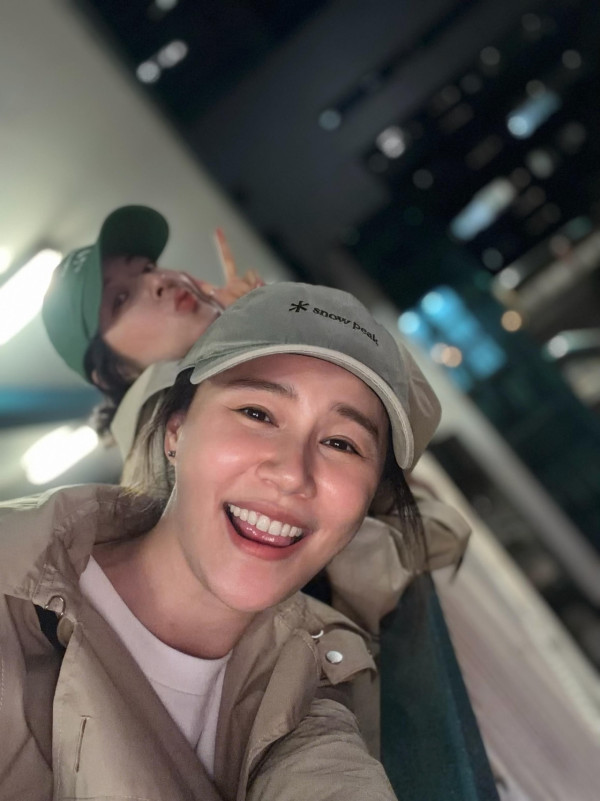 45歲唐詩詠黃翠如全素顏同框!同齡真實狀態曝明顯落差 呢一位唔化妝係咁樣