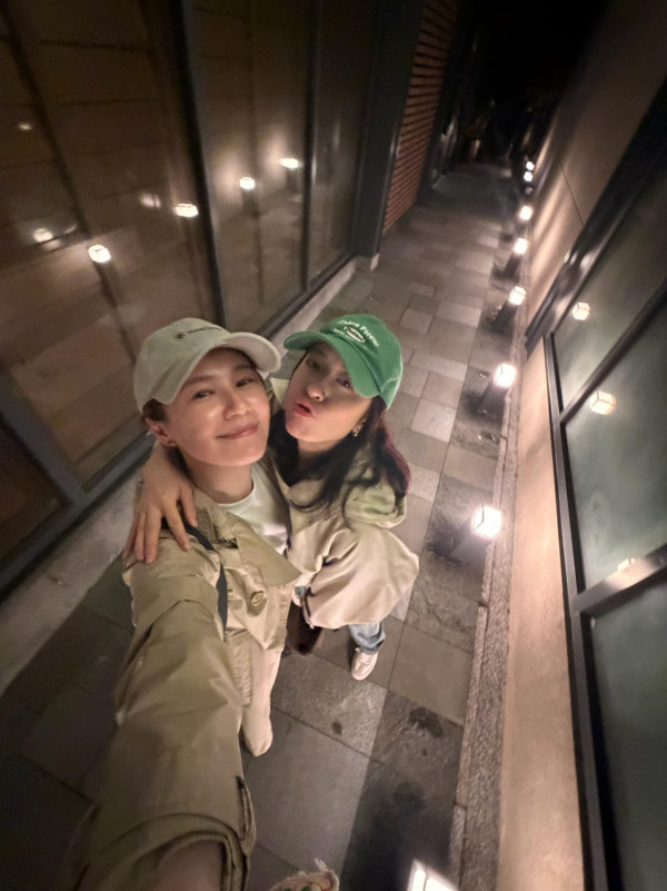 45歲唐詩詠黃翠如全素顏同框！同齡真實狀態曝明顯落差 呢一位唔化妝係咁樣