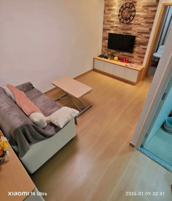 內地女再曬「公屋上樓相」惹公憤（圖片來源：小黑盒）