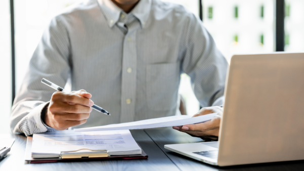 對面屋深夜光到「似火燭」天水圍街坊崩潰 網民教3招反擊：向呢個部門投訴