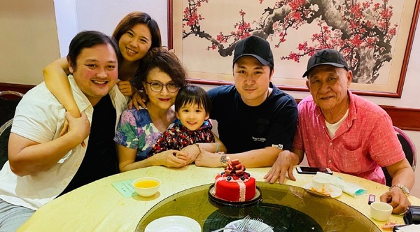 施明逝世｜晚年家庭風波母子關係破裂成遺憾 曾缺席幼子李泳豪婚禮關係鬧僵