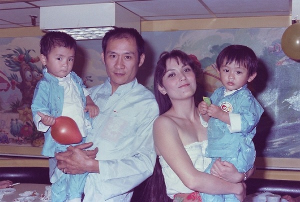 施明逝世｜晚年家庭風波母子關係破裂成遺憾 曾缺席幼子李泳豪婚禮關係鬧僵