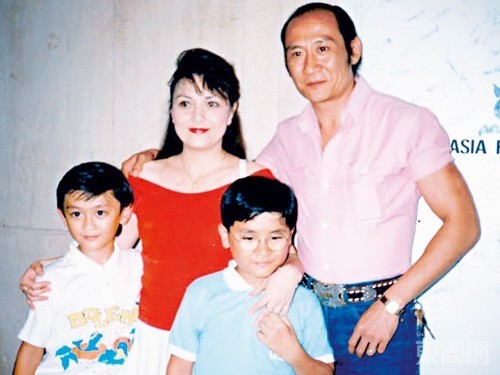 施明逝世｜晚年家庭風波母子關係破裂成遺憾 曾缺席幼子李泳豪婚禮關係鬧僵