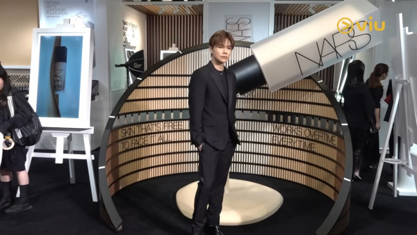 張敬軒韓國遇驚險意外險奪命 現場畫面曝光巨型棚架壓毀座駕