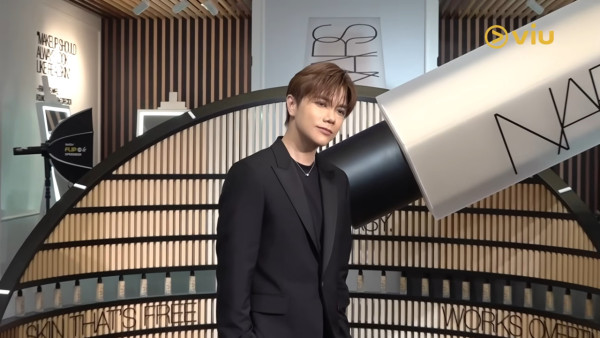 張敬軒韓國遇驚險意外險奪命 現場畫面曝光巨型棚架壓毀座駕