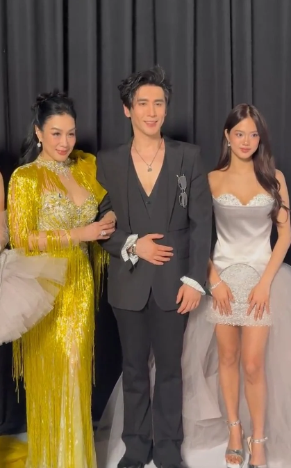 鍾麗緹18歲二女疑當眾發脾氣引熱議 繼父一舉動捱轟「冇邊界感」惹網民激辯