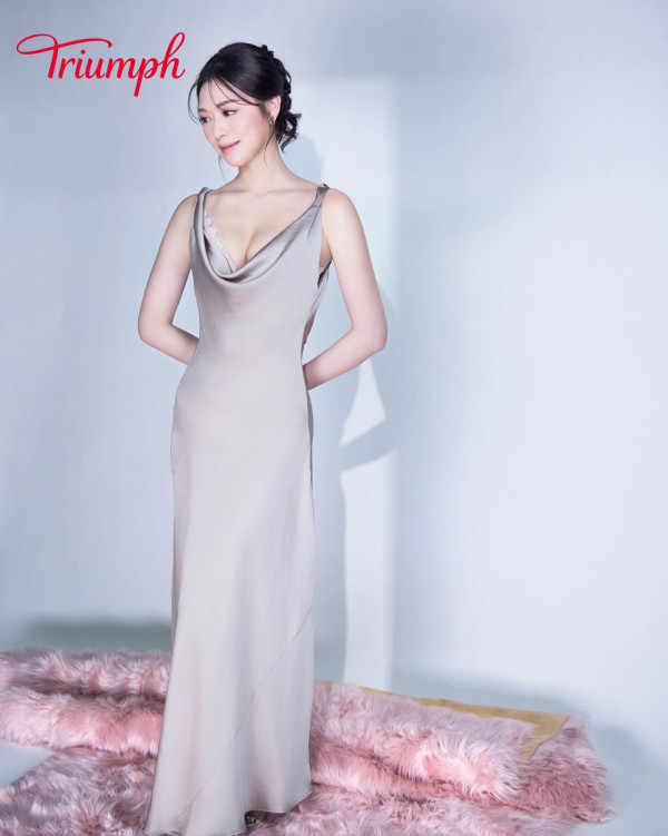 馮盈盈激罕曝光14年前中學青澀舊照！重返母校今昔對比照當年撞樣高鈞賢